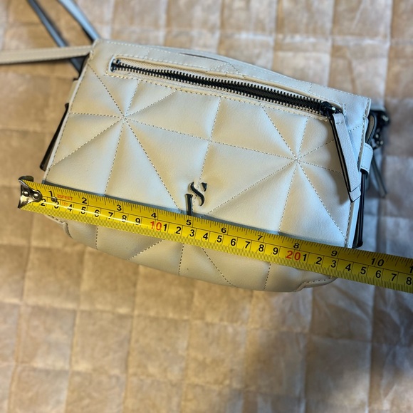 Vera Wang light gray crossbody - Picture 6 of 7